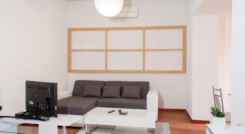 Фото Mezzanine Apartments