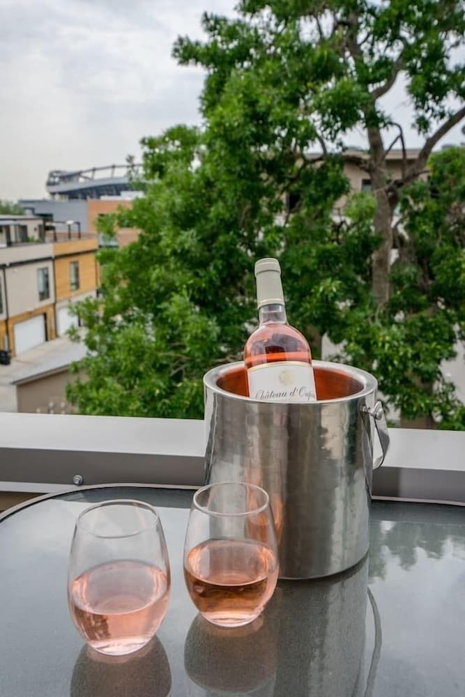 Фото The Ladley Luxury Lifestyle Walk to Mile High