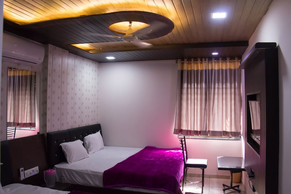 Фото Hotel Shree Palace & Restaurant