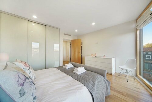 1 Bed Stylish Apartment with WiFi & Aircon