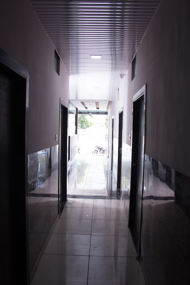 Фото Hotel Shree Palace & Restaurant