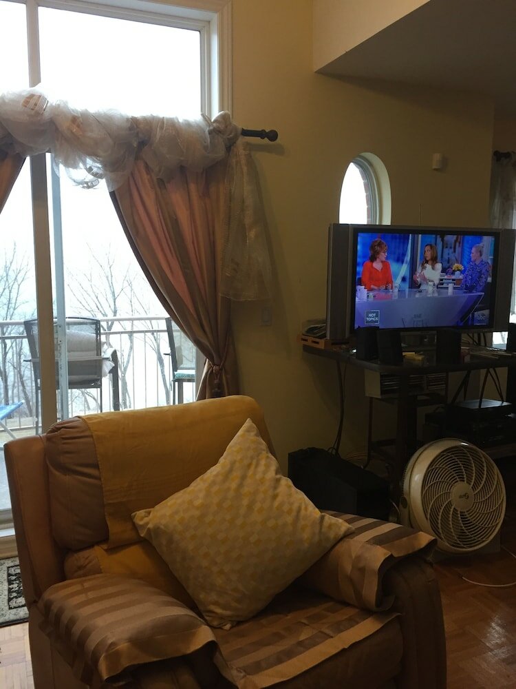 Фото Cozy water front Montreal