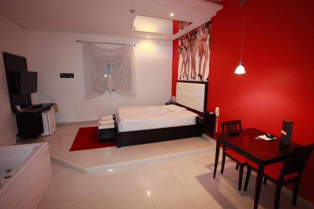 Фото Liverpool Hotel & Motel