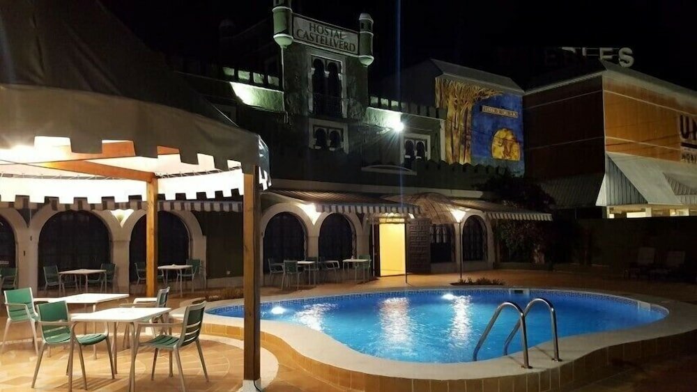 Фото Hostal Castellverd