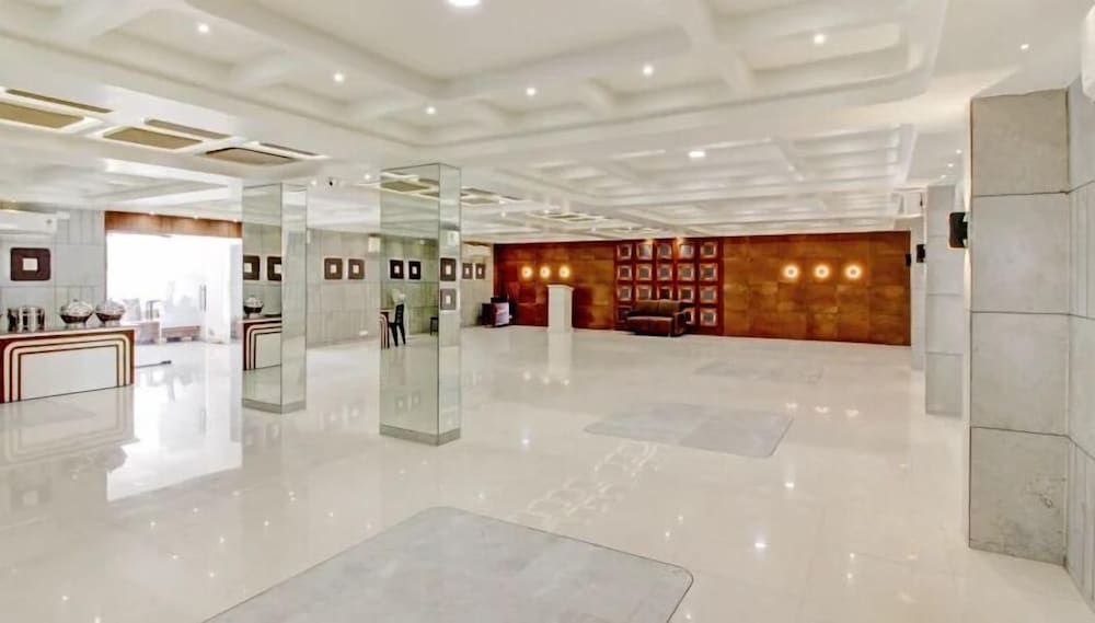 Фото Hotel Caravan