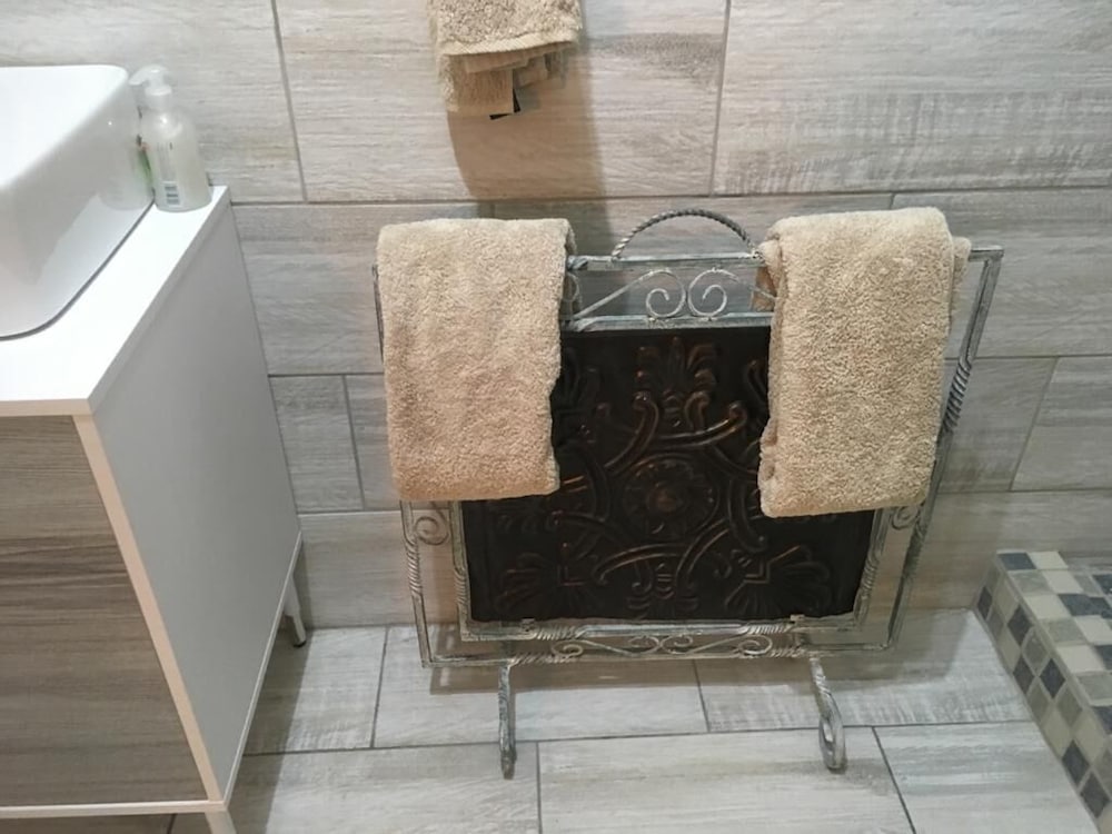 Фото Airport Tower Lodge