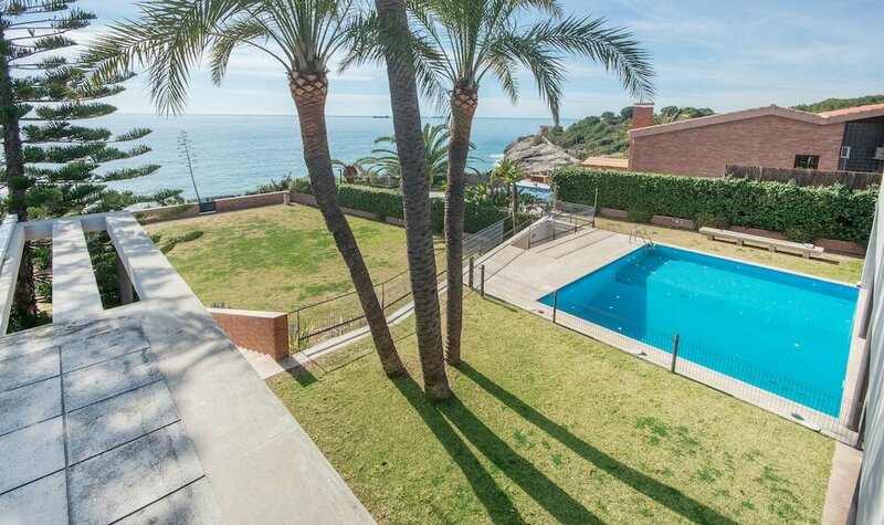 Гостиница Luxury Beachfront Villa in Tarragona Th 63 в Таррагоне