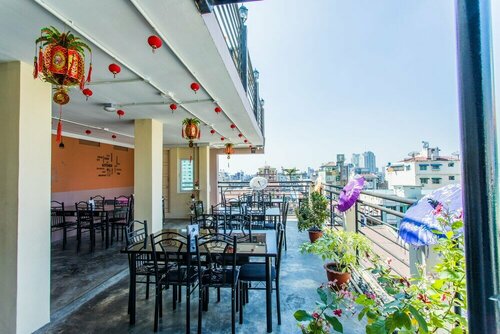 Гостиница Golden Gate China Town Hotel в Янгоне