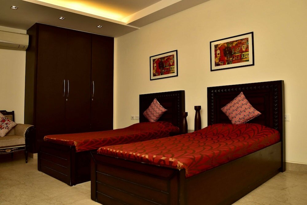 Фото Woodpecker Service Apartments Green Park