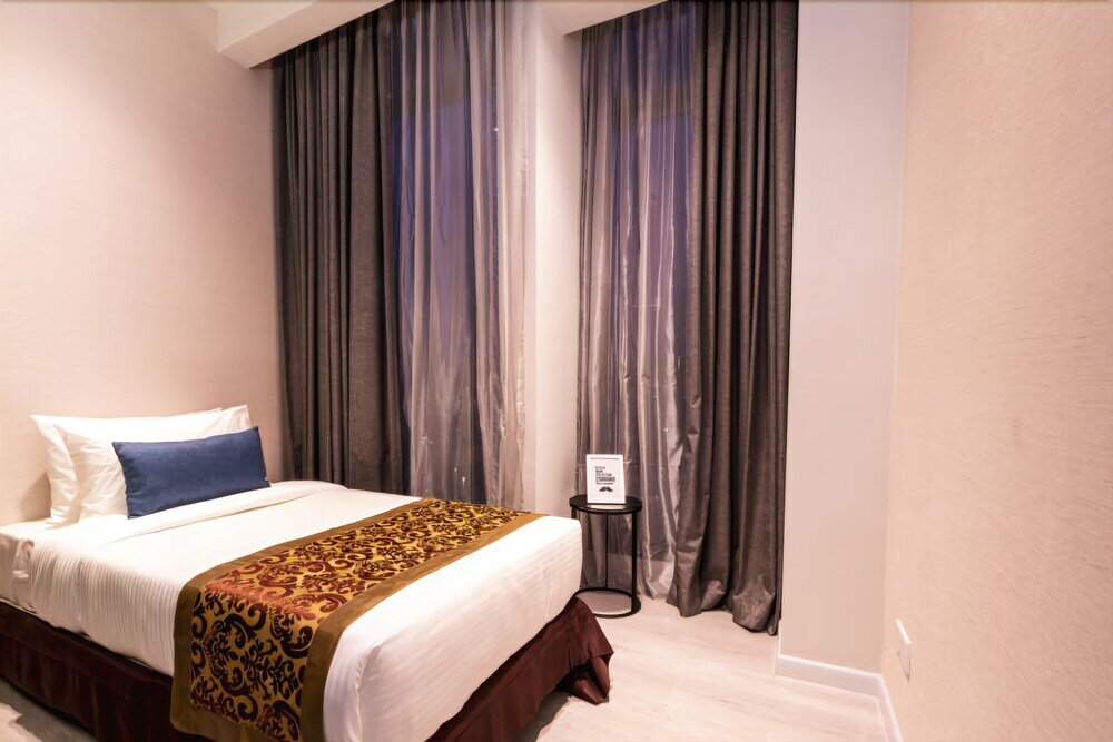 Фото Expressionz Professional Suites by iHost Homes 2