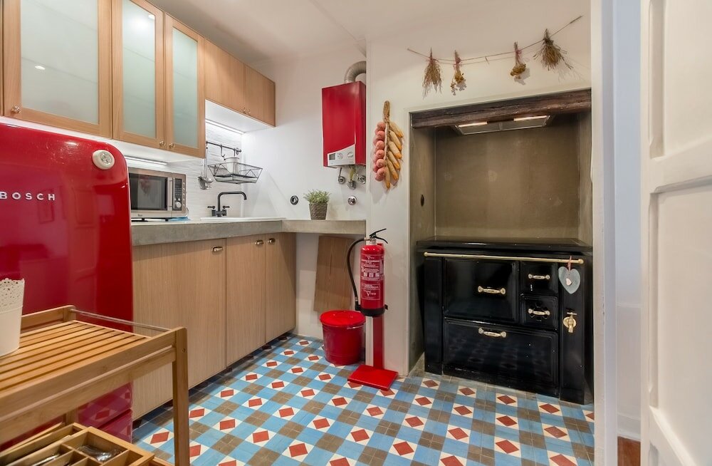 Фото Unique and Stylish Flat in Historic Lisbon