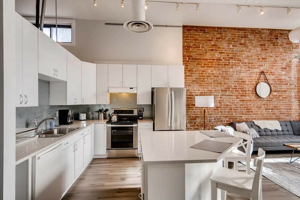 Фото Modern Lohi Loft in Historic Building