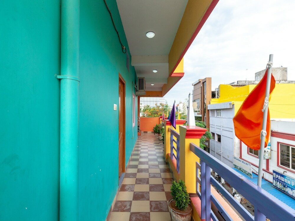 Фото Oyo 18450 Puduvai Inn Guest House