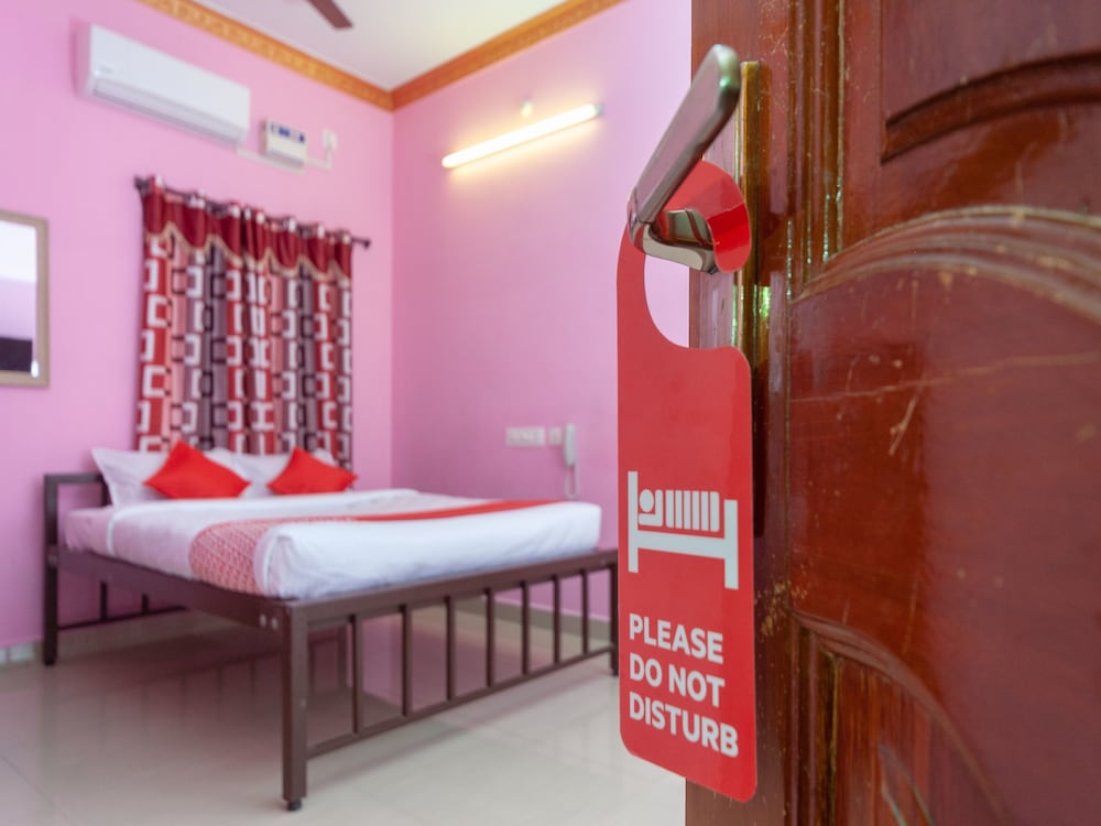 Фото Oyo 18450 Puduvai Inn Guest House