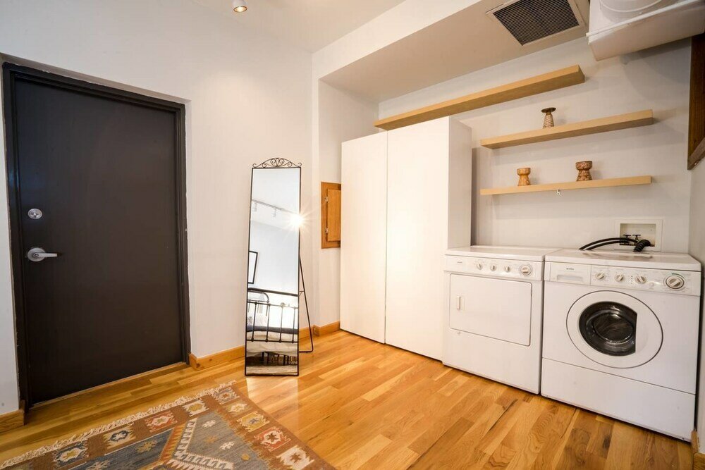 Фото Modern Lohi Loft in Historic Building