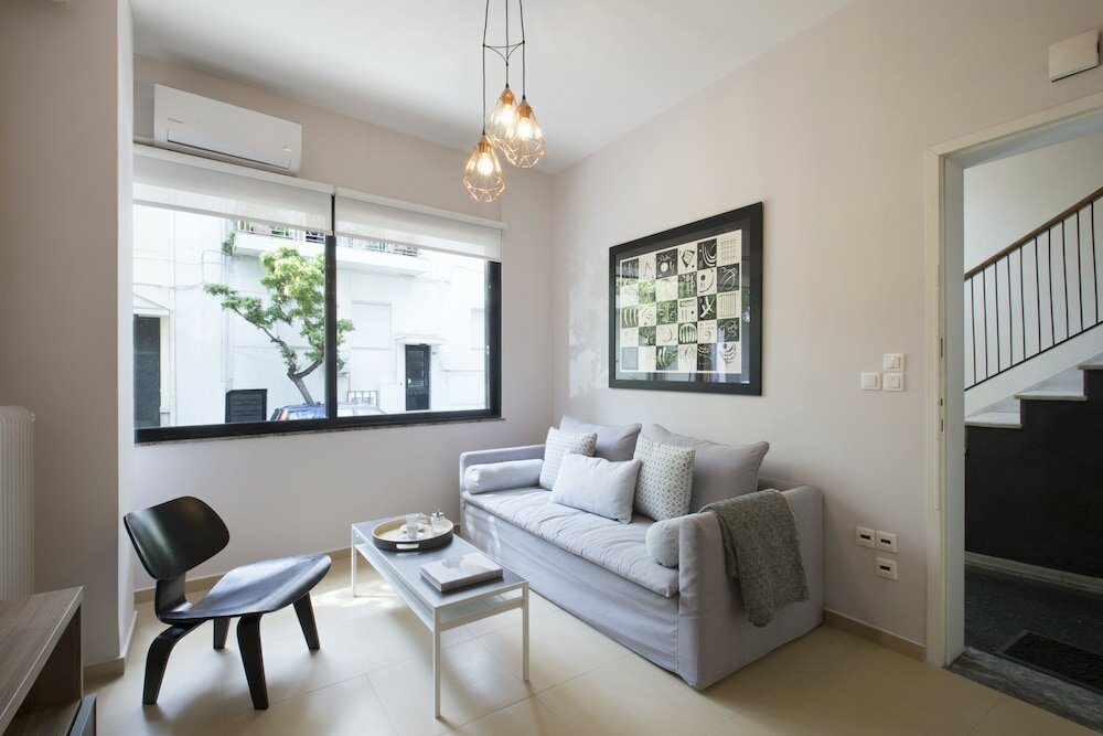 Фото Under the shade of Acropolis