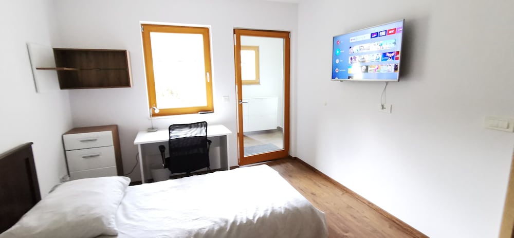 Фото Domovoj Apartments and Rooms