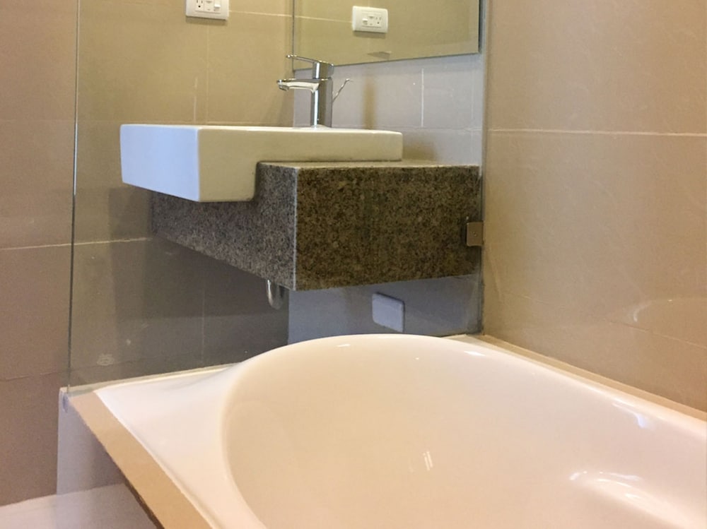 Фото Mactan Cebu Beach Condo