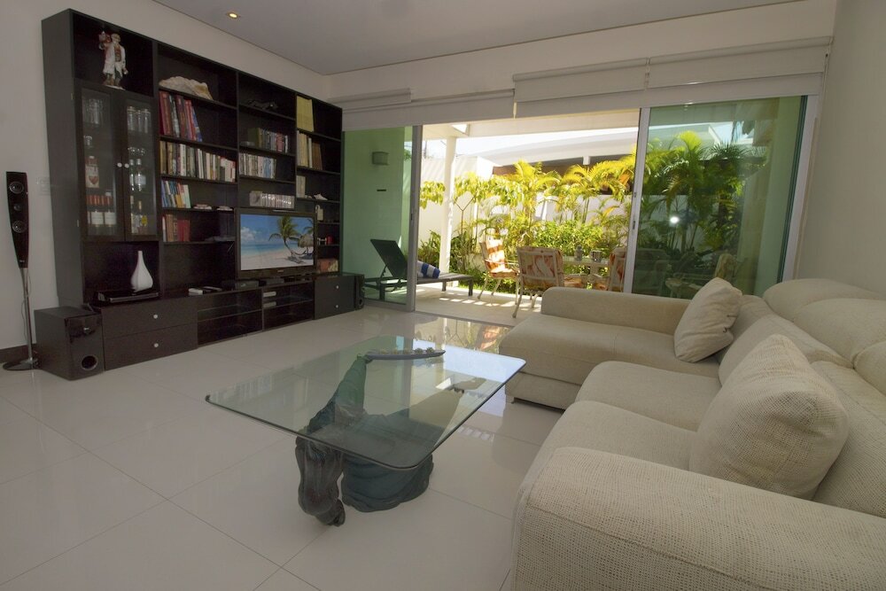 Фото Downtown Apartment Oasis 12