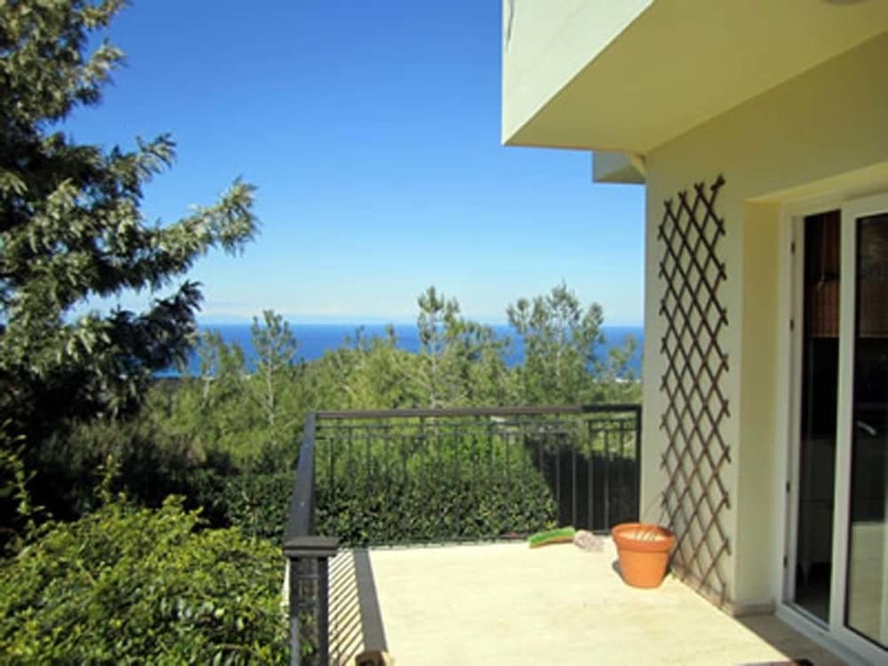 Фото Villa Hillcrest by Amy Villas