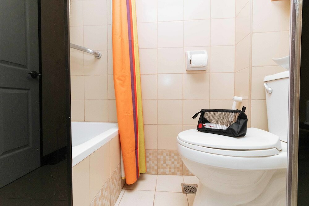 Фото RedDoorz Plus @ Rsg Ss Residens Vito Cruz