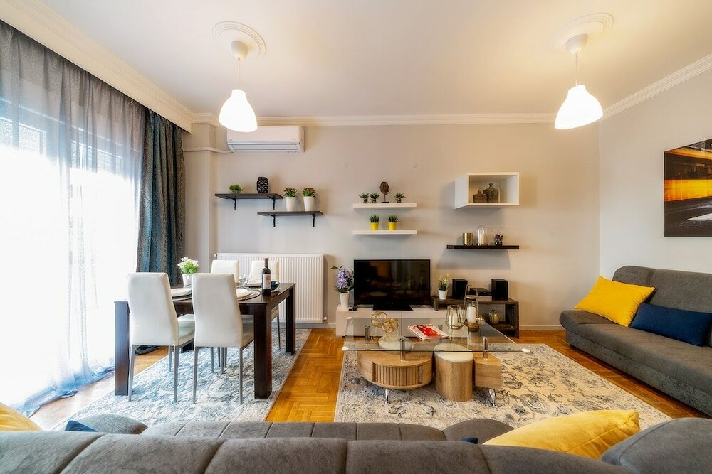 Фото Corona Deluxe Apt Must