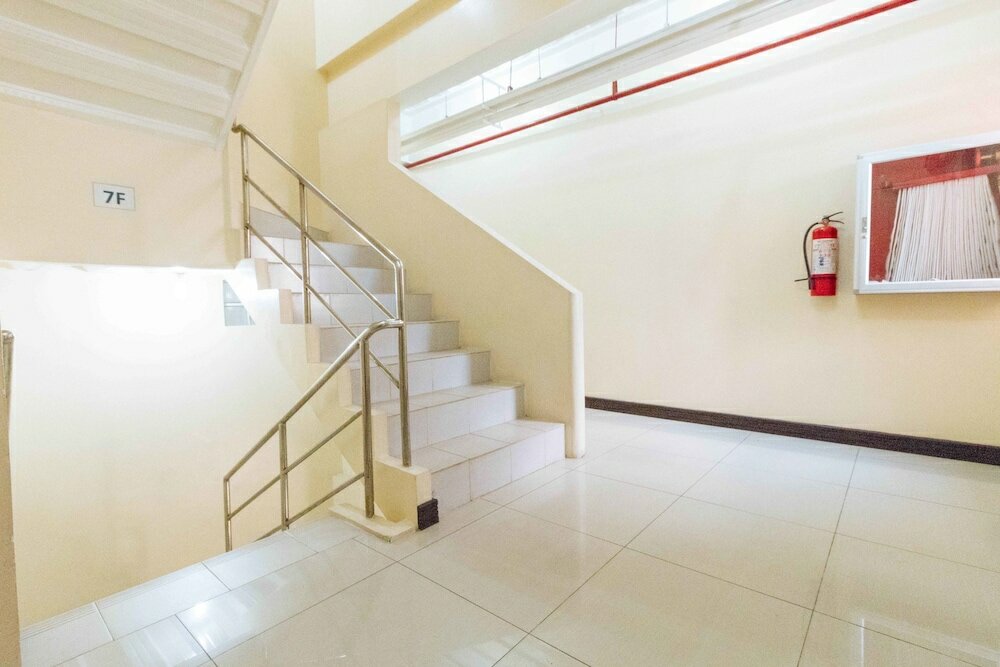 Фото RedDoorz Plus @ Rsg Ss Residens Vito Cruz