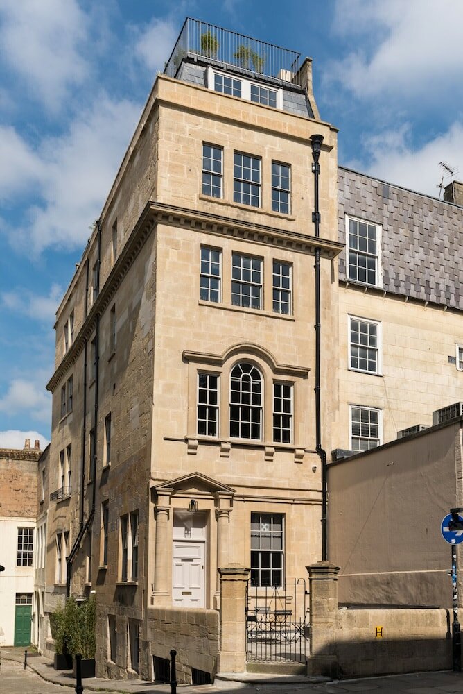 Фото Hiding Space - Trim Street Apartments