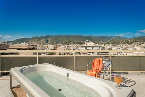 Гостиница City Penthouse Ena в Каламате