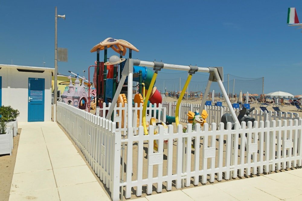 Фото Hotel Karin