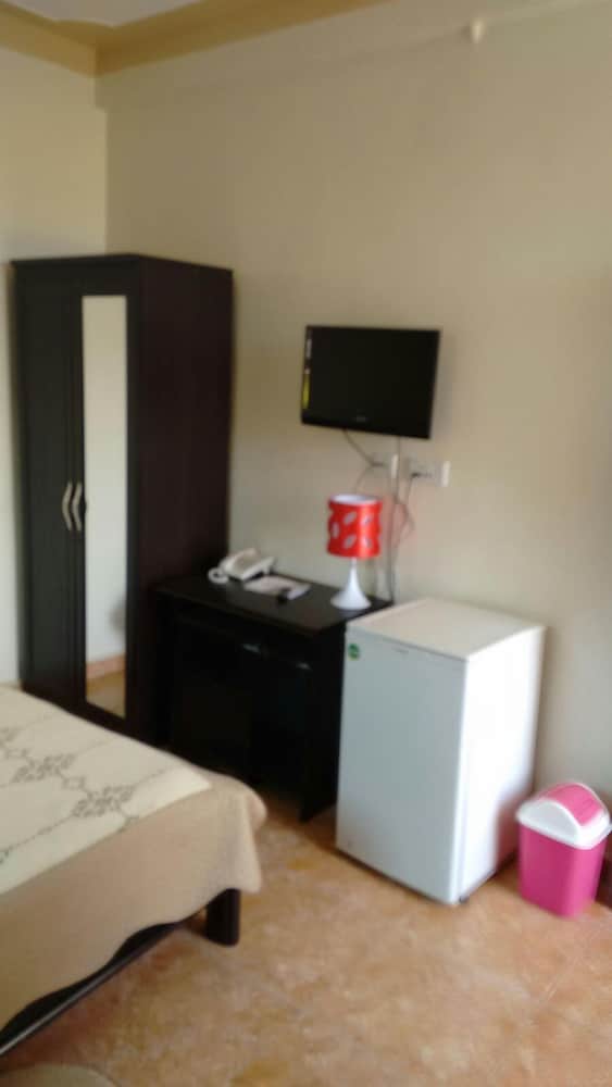 Фото United Motel Entebbe