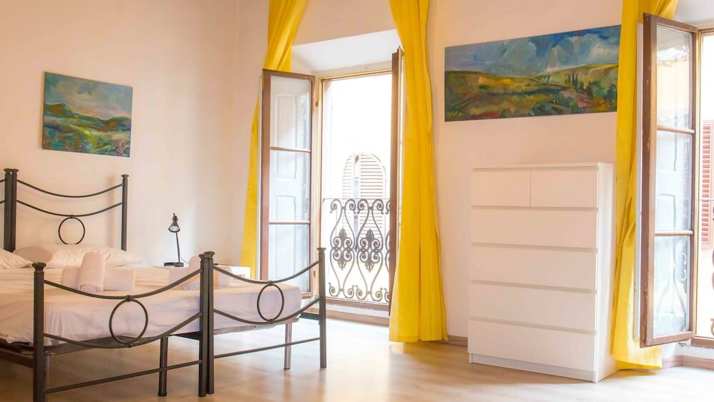 Фото Spacious 4bd Apt Near the Duomo