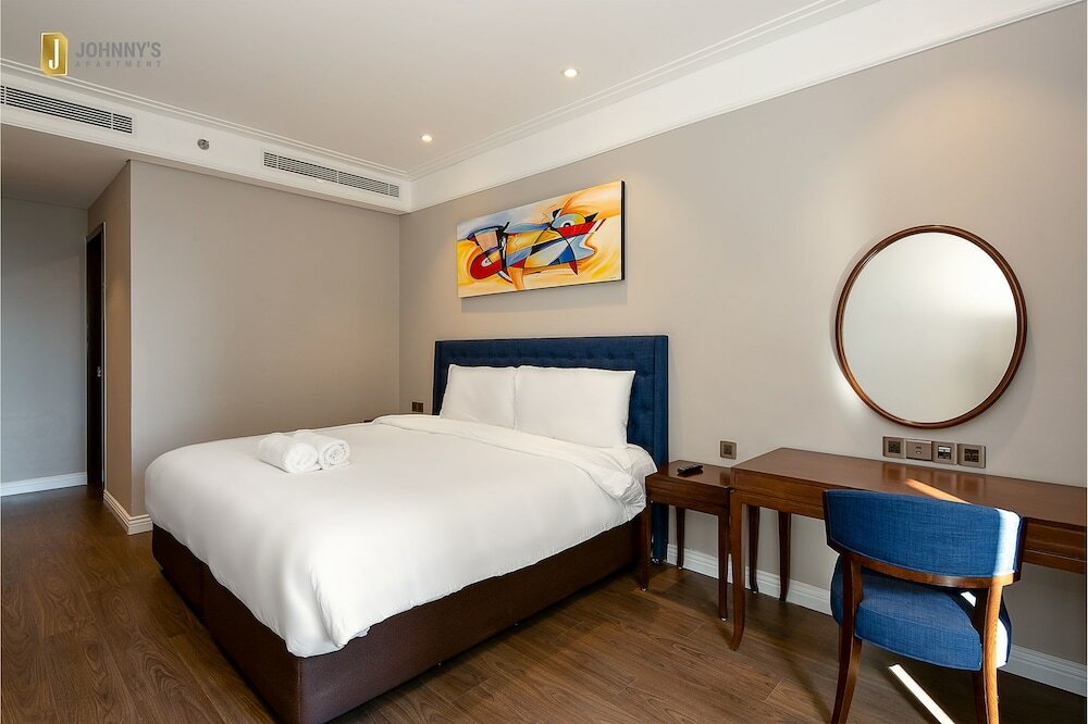 Фото Johnny's Luxury Apartments