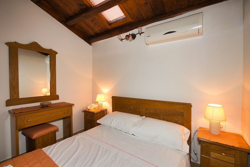 Фото Anemoessa Traditional Village Hotel