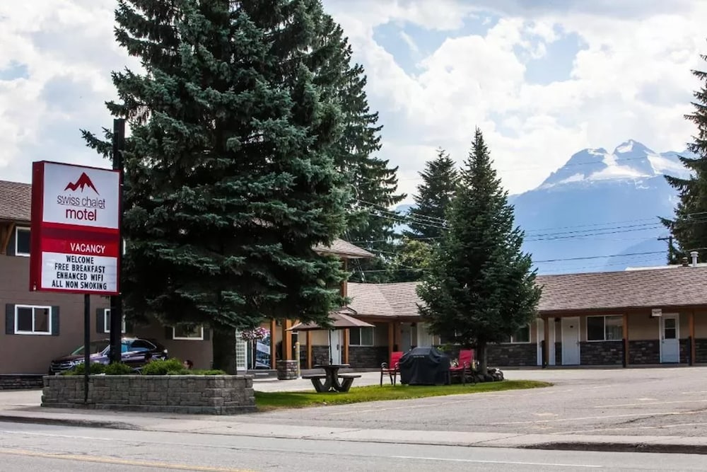 Фото Swiss Chalet Motel