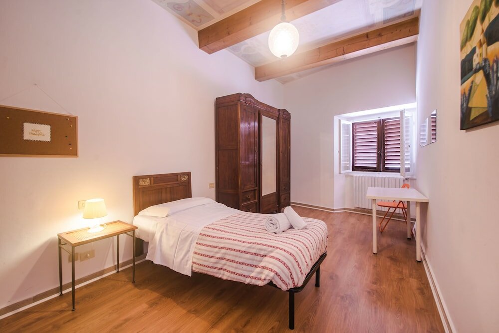 Фото Lovely 4bd Apt 3min Walk to Ponte Vecchio