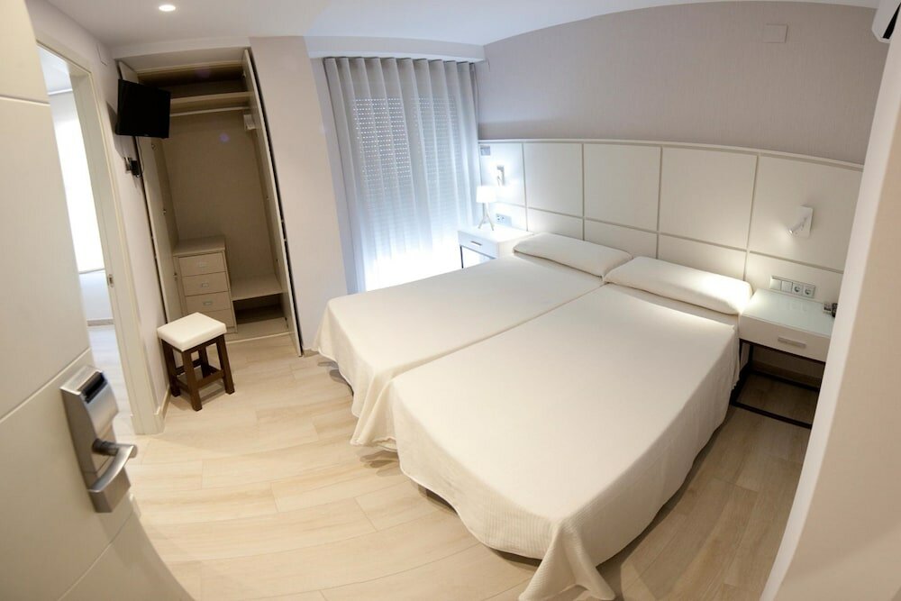 Фото Hostal Loimar