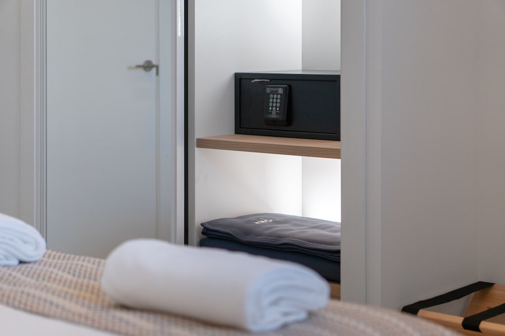 Фото Ahoy Apartments