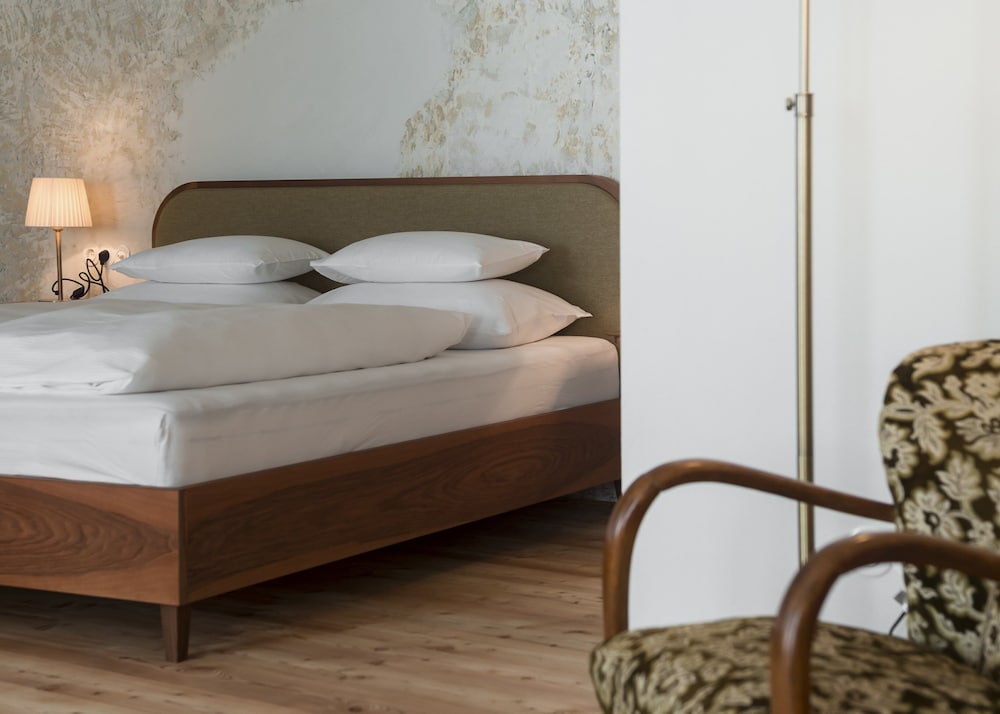 Фото 1477 Reichhalter Eat & Sleep