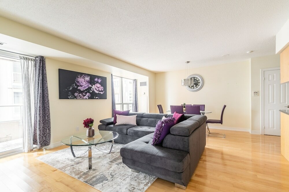 Фото Simply Comfort, Stylish Downtown Apartment