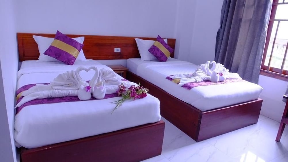 Фото NuttyPhoy Hotel