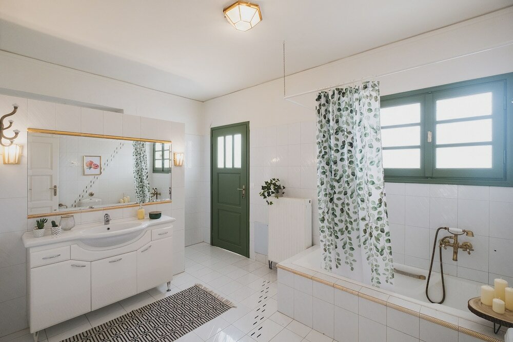 Фото Mid-Century Modern Villa Vintage Charm