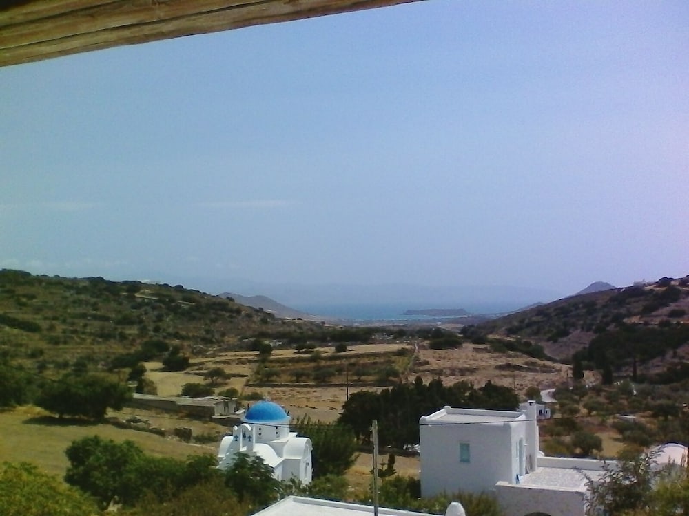Фото Traditional Stone House in Kostos