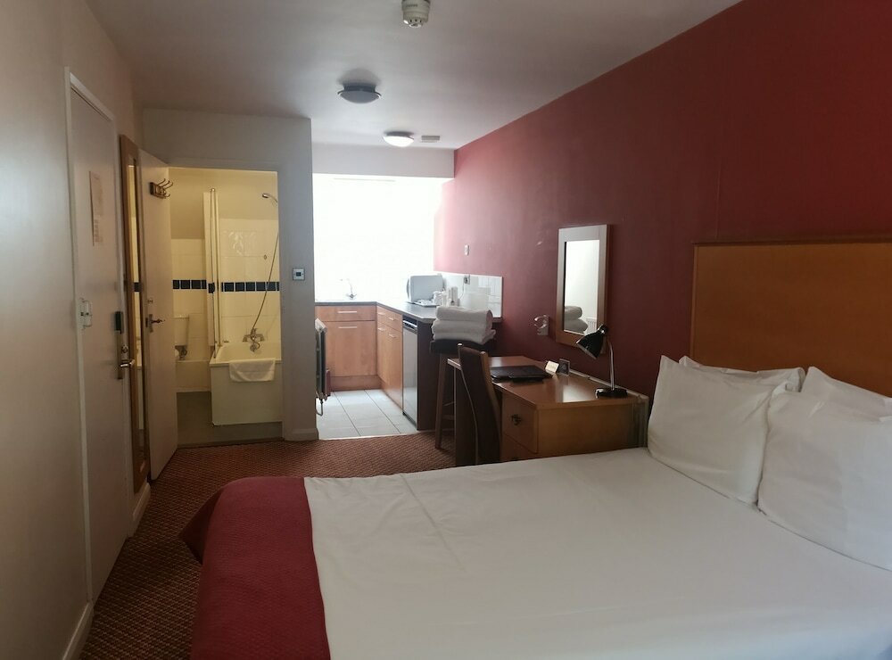 Фото The Tudor Hotel