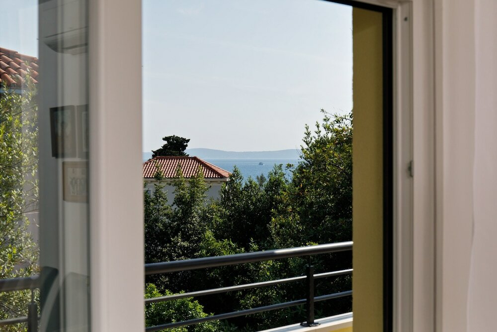 Фото Luxury beach apartment private parking