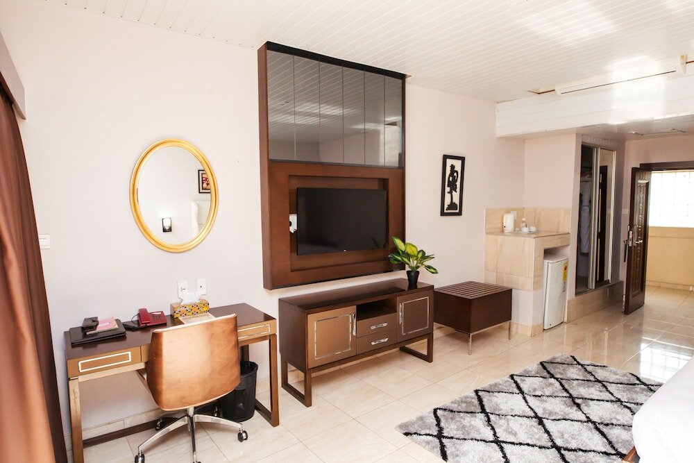 Фото Crismon Hotel