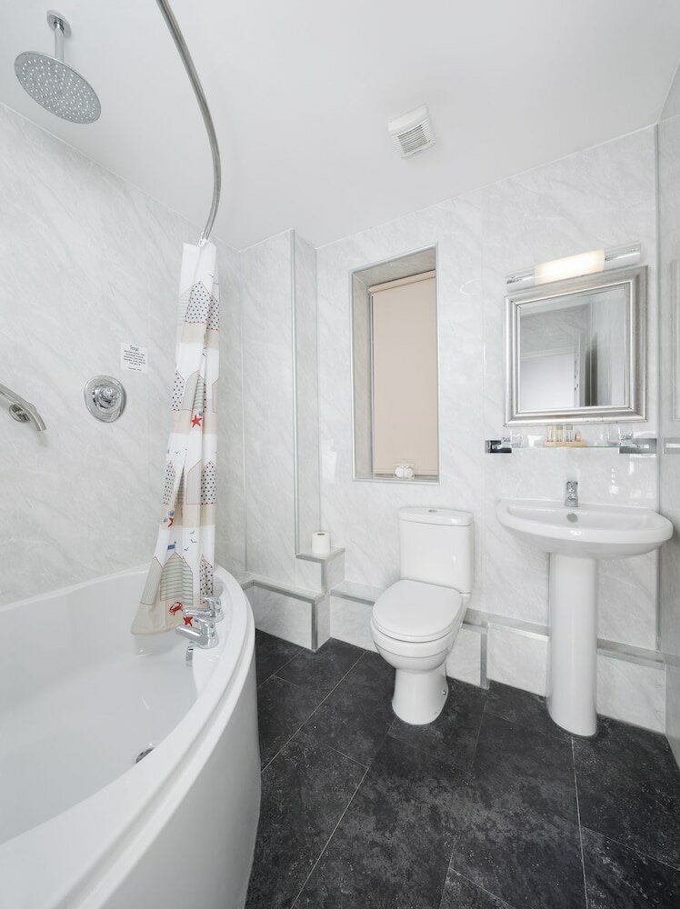 Фото Rags Hotel Bar & Restaurant