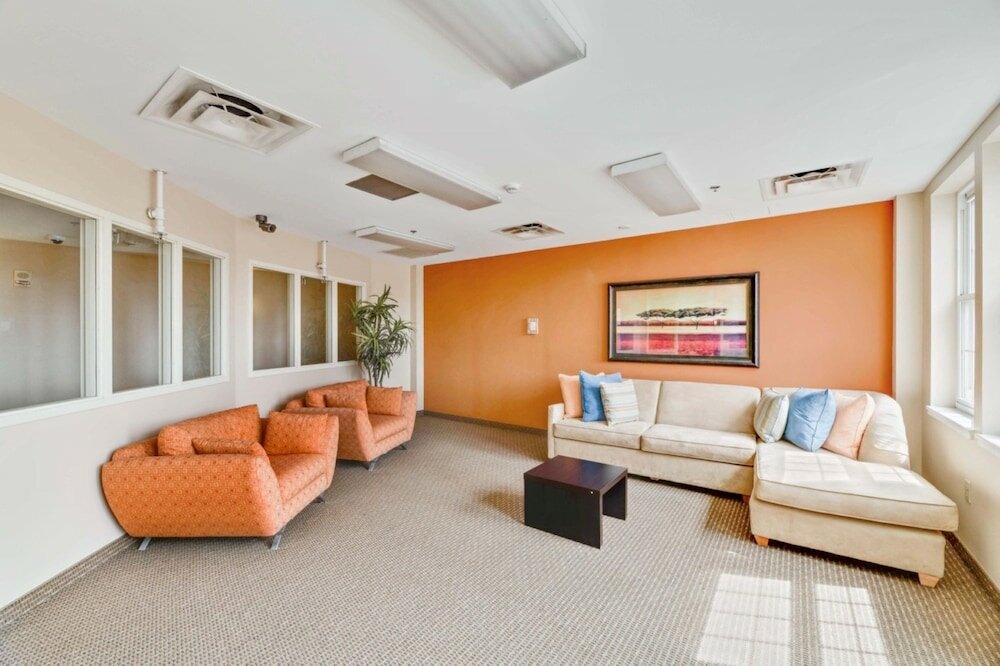 Фото Bluebird Suites at the Warehouse District