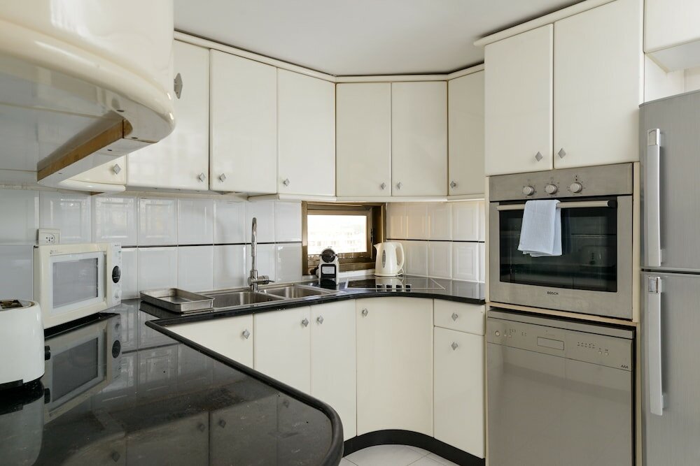 Фото 3br Apt Steps from Sea W Parking