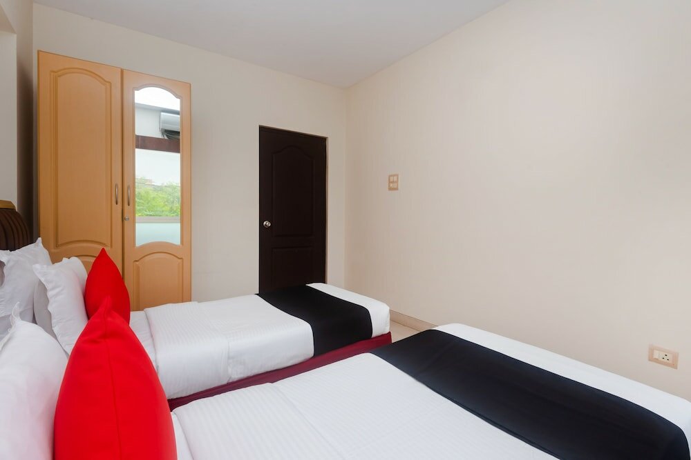 Фото Capital O 40728 Bollywood Design Hotel